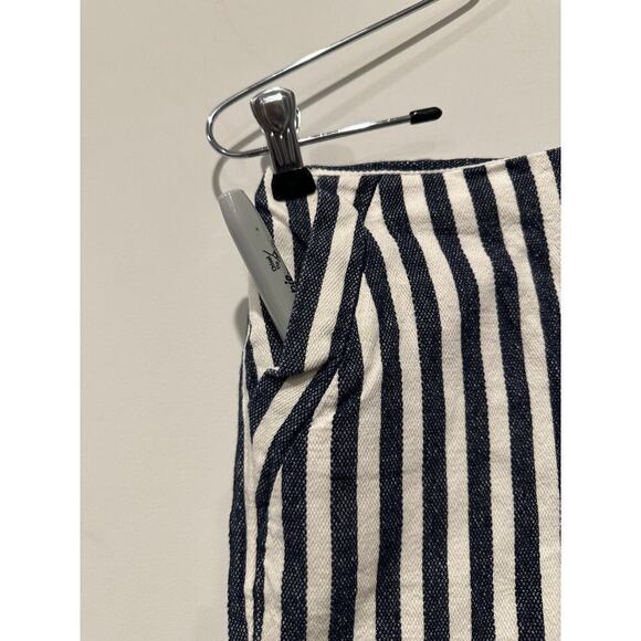 Banana Republic Size 00 Petite Mid Rise Chino Shorts Beach Striped Black White - Picture 4 of 13